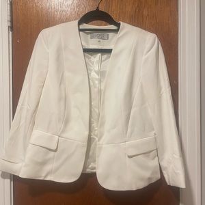 White cropped blazer size 6